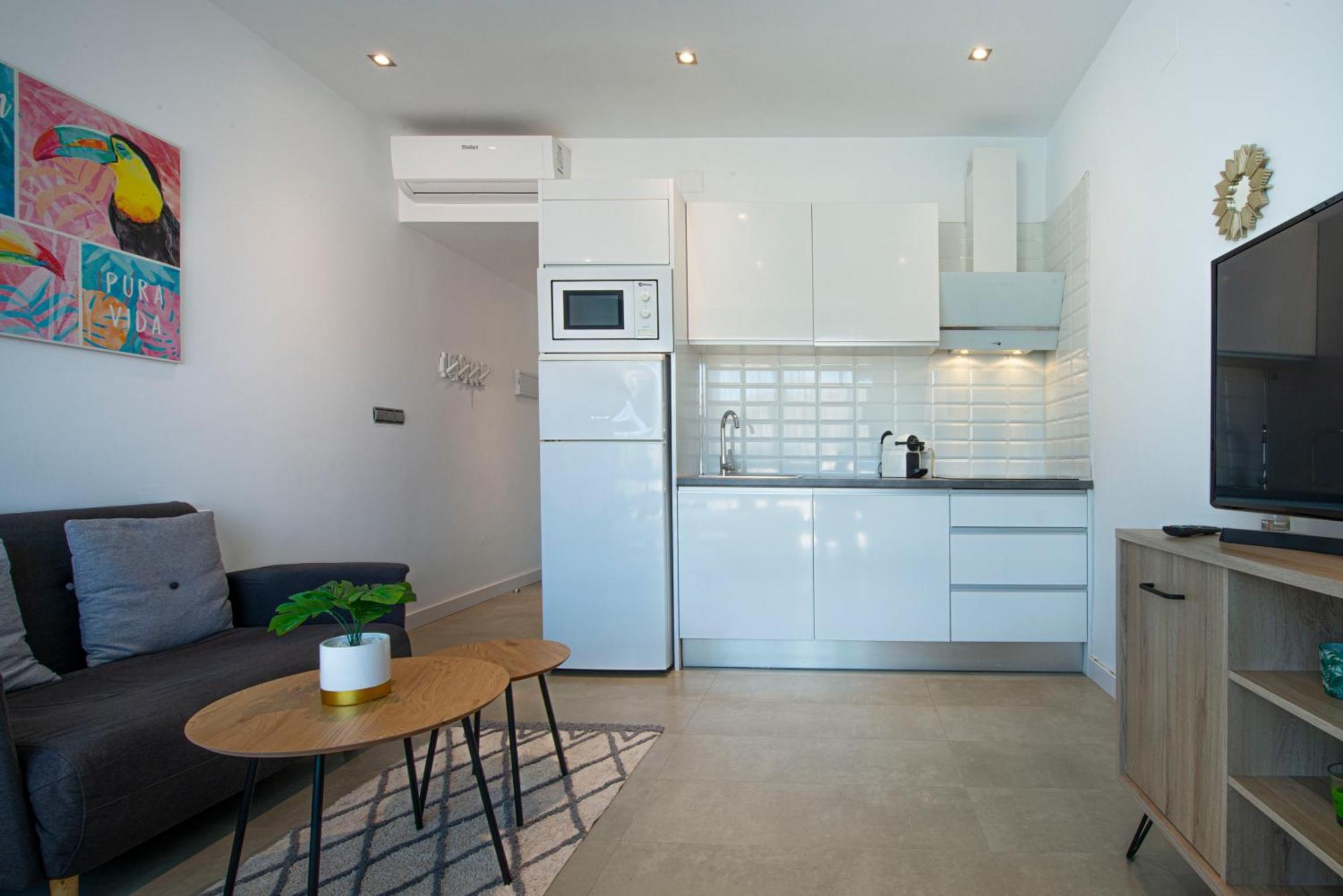 Estudio En Con Piscina Appartamento